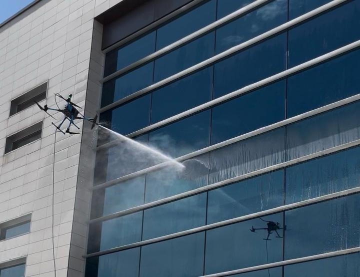 Drone ile dış cephe cam temizliği – İstanbul